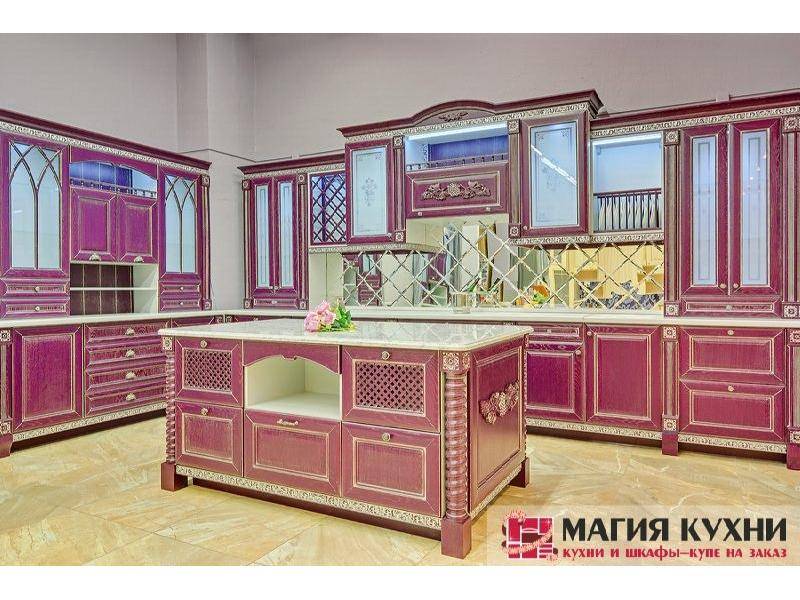 красная стильная кухня luxury в Иркутске